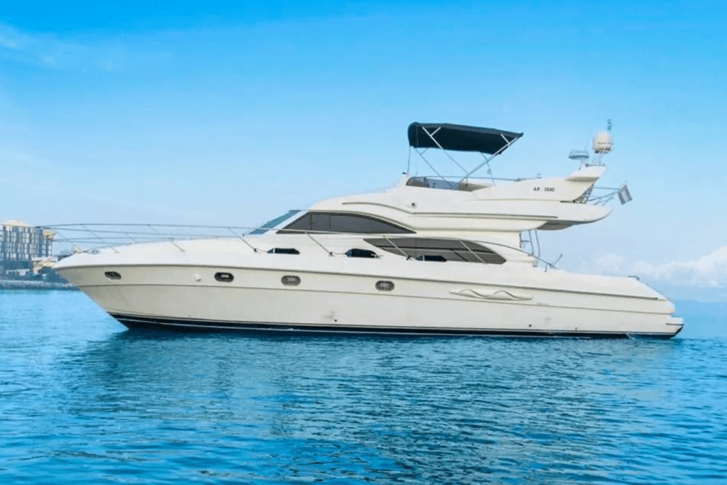 Luxury yacht charter rental dubai