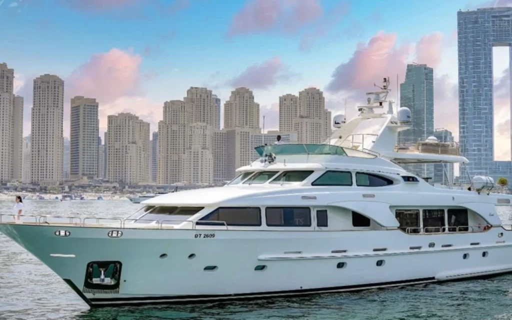 book 110ft big ben luxury yacht in dubai