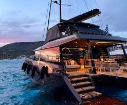Book Luxury Yacht rental in dubai Honeymoon Yacht Rental