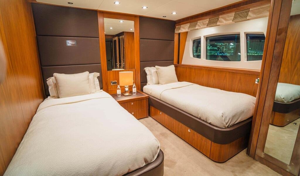 115ft Sunseeker image 14