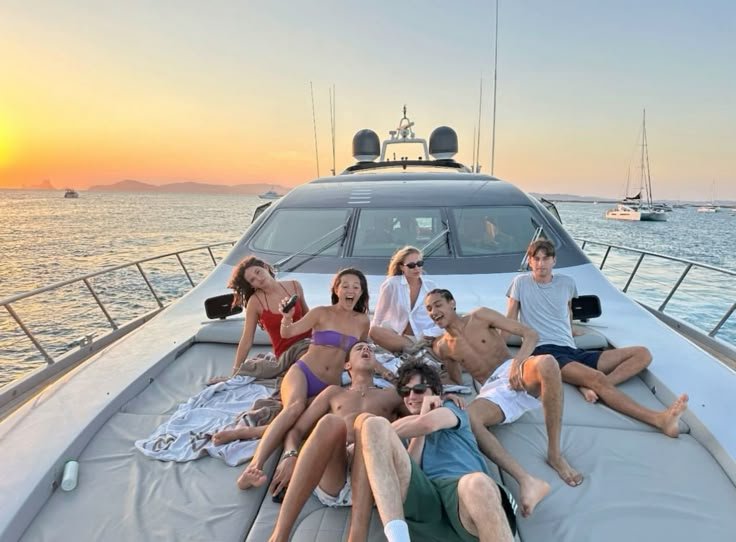 Family yacht BBQ cruise Dubai