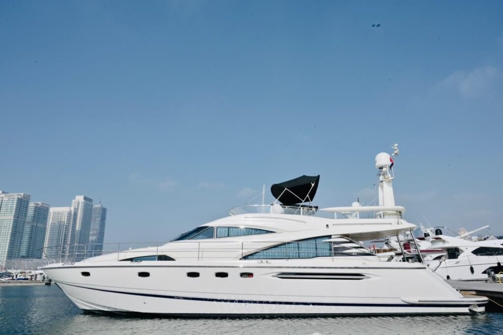 65ft Fairline Yacht image 1