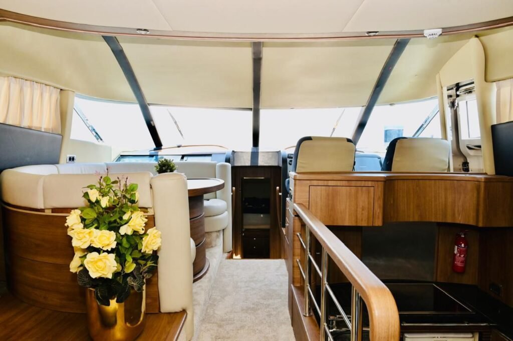 65ft Fairline Yacht image 2