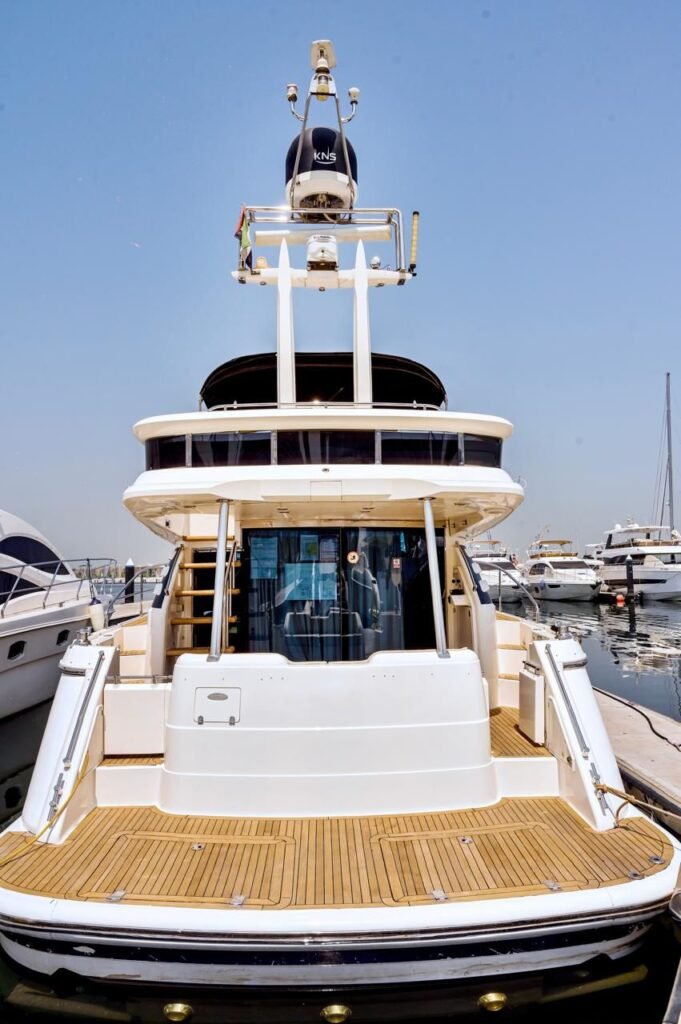 65ft Fairline Yacht image 3