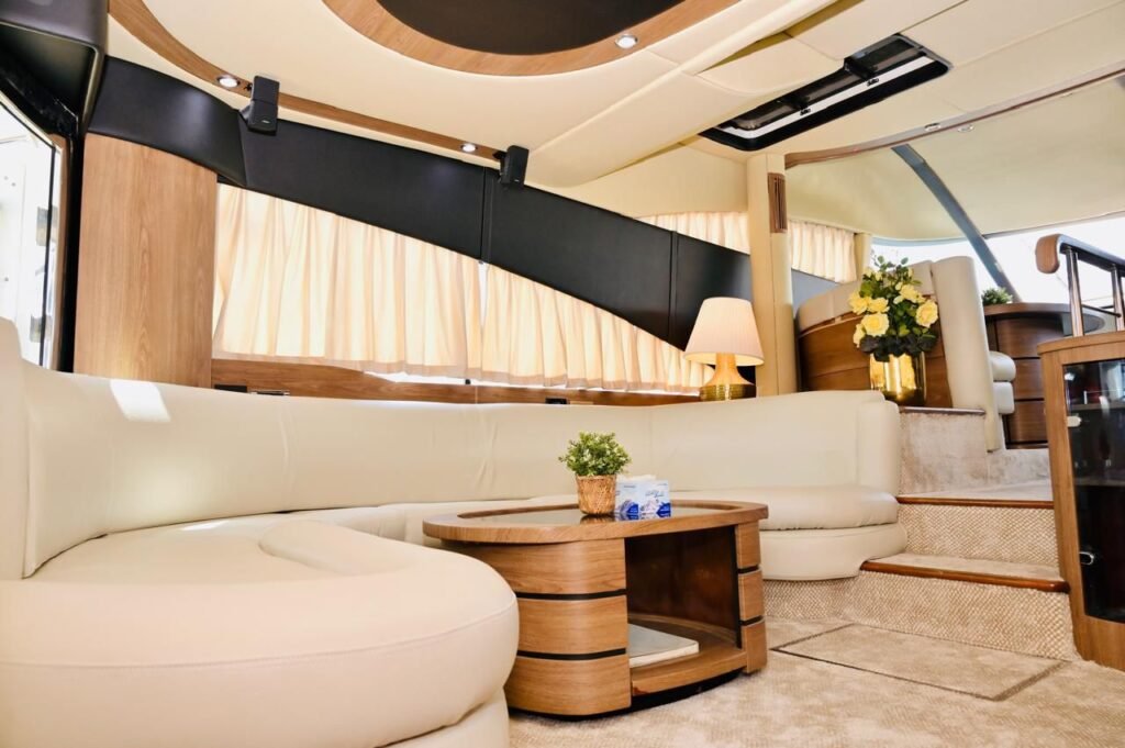 65ft Fairline Yacht image 6