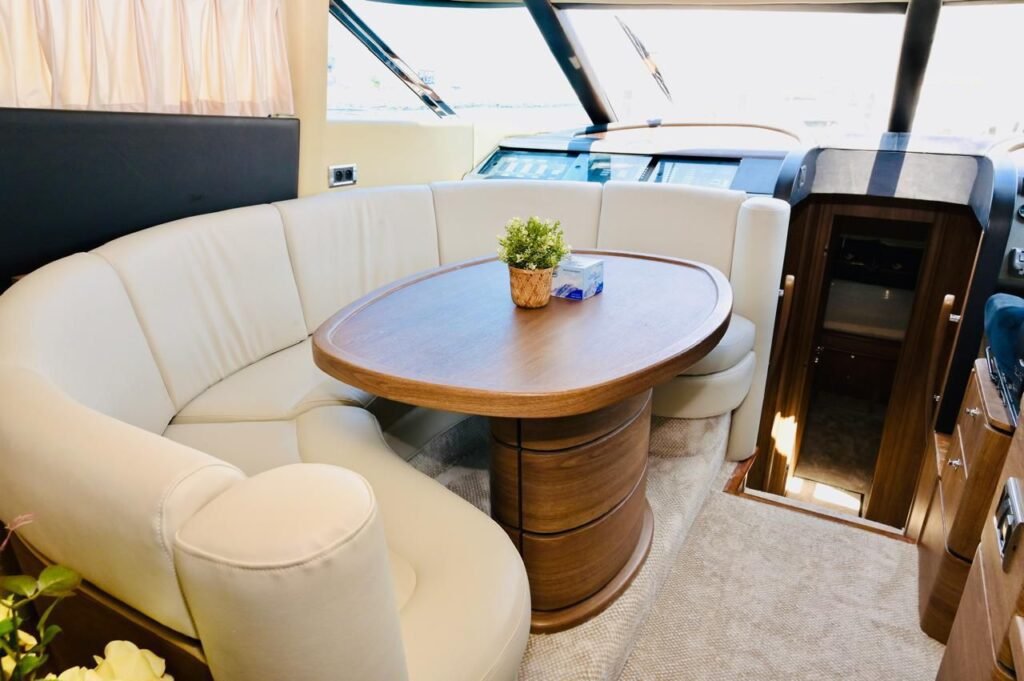 65ft Fairline Yacht image 9