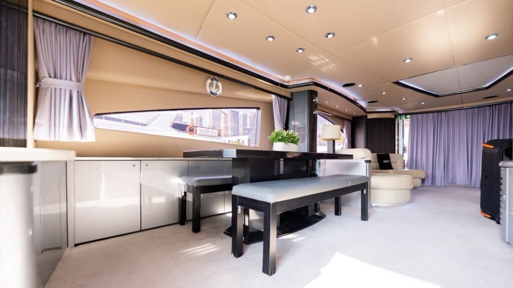 90ft Sunseeker Yacht image 7