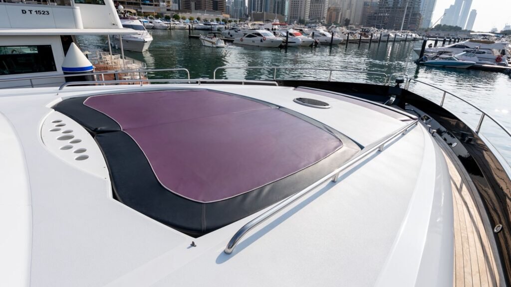 90ft Sunseeker Yacht image 9