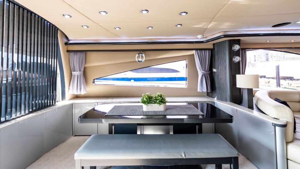 90ft Sunseeker Yacht image 10