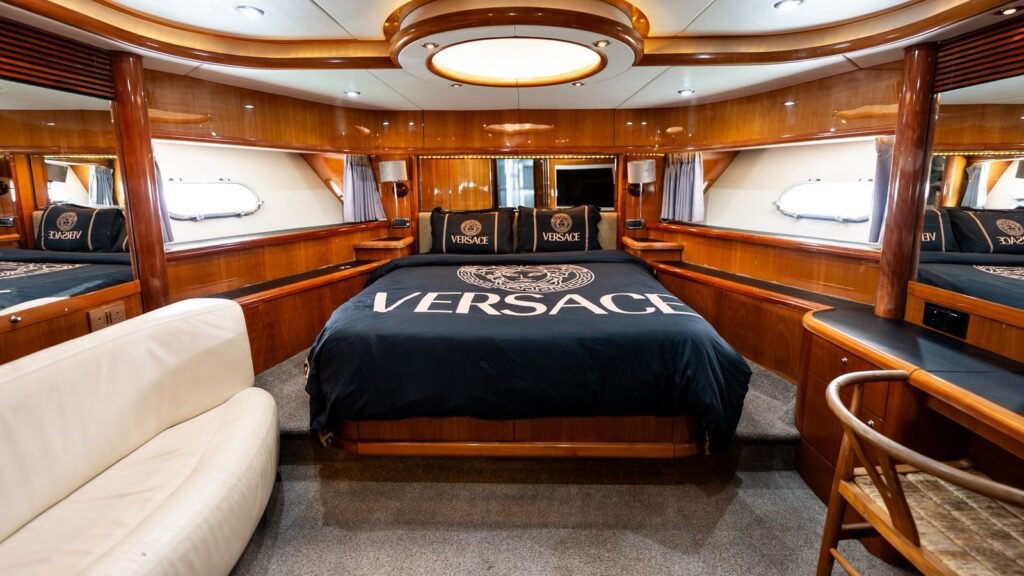 90ft Sunseeker Yacht image 12