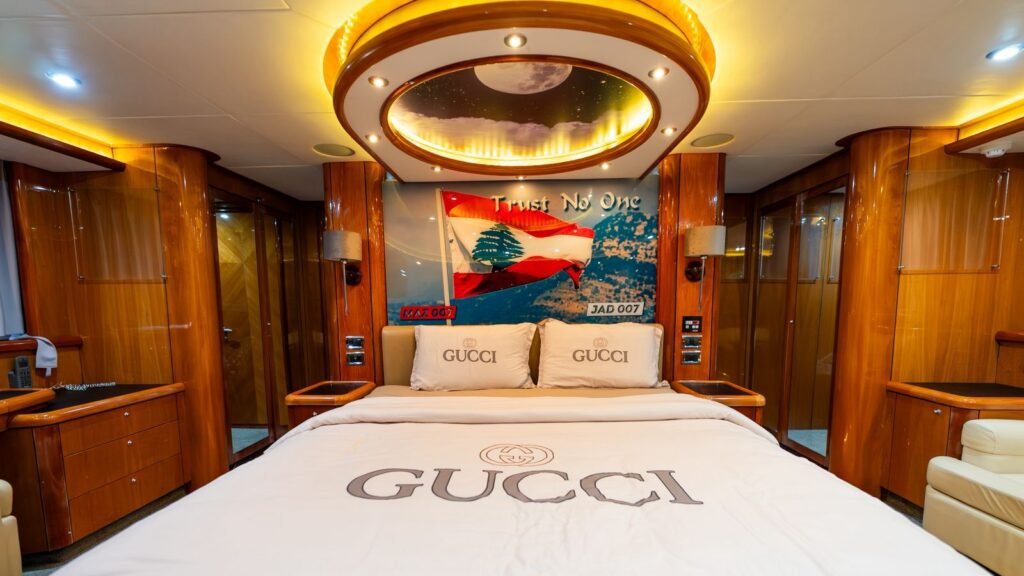 90ft Sunseeker Yacht image 15