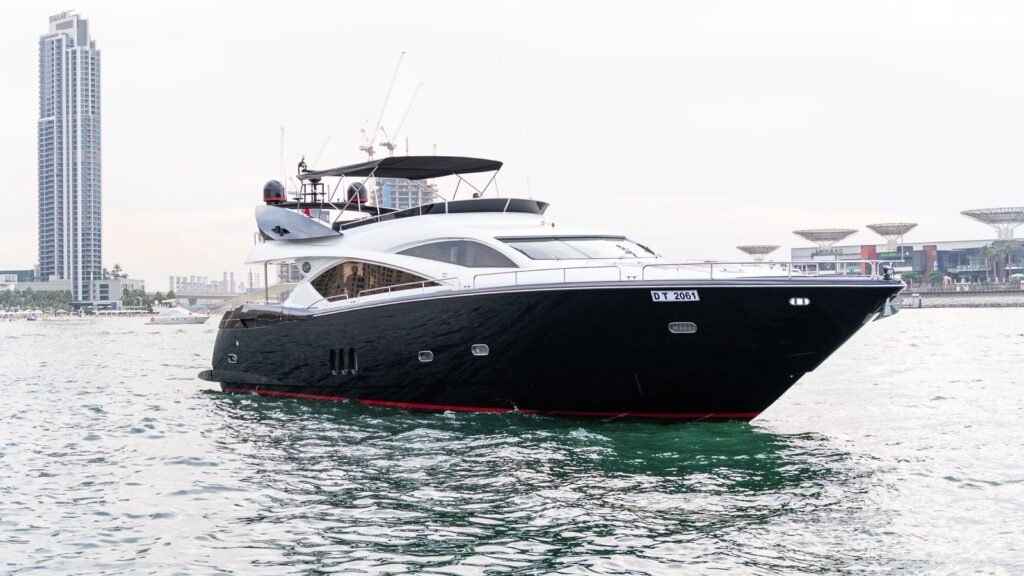 90ft Sunseeker Yacht image 18