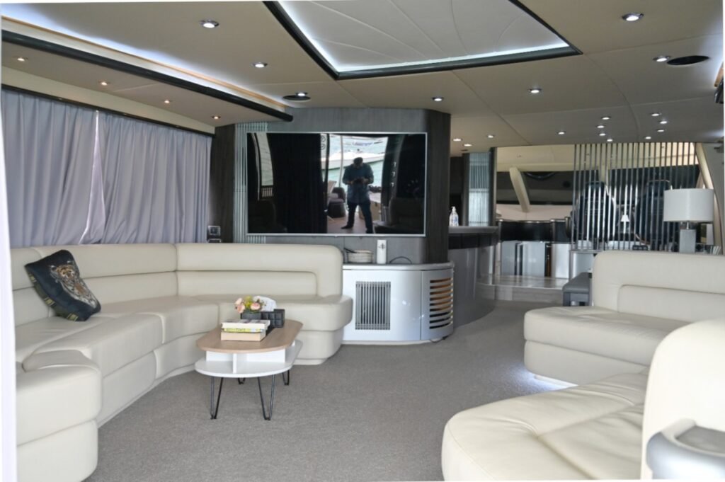 90ft Sunseeker Yacht image 19