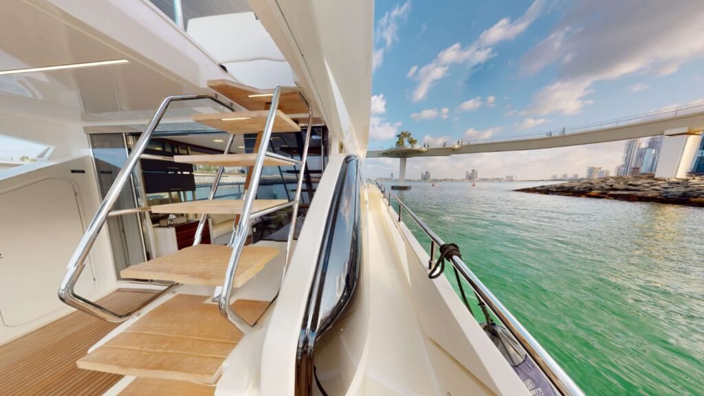 67ft Ferretti Yacht image 4