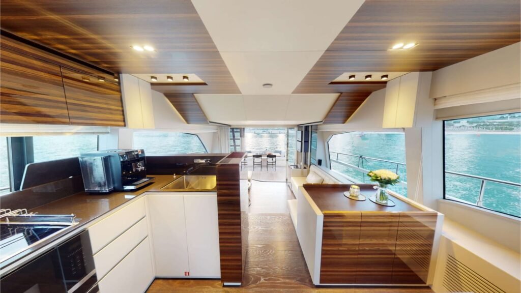 67ft Ferretti Yacht image 8