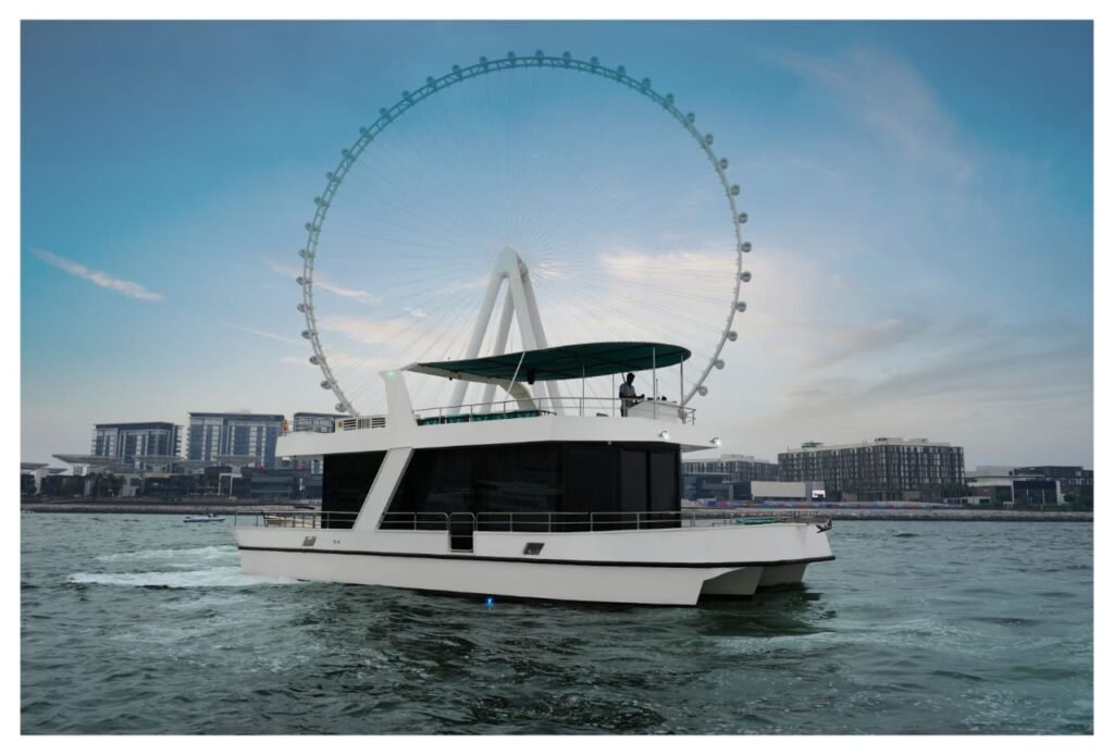 70ft Houseboat image 2