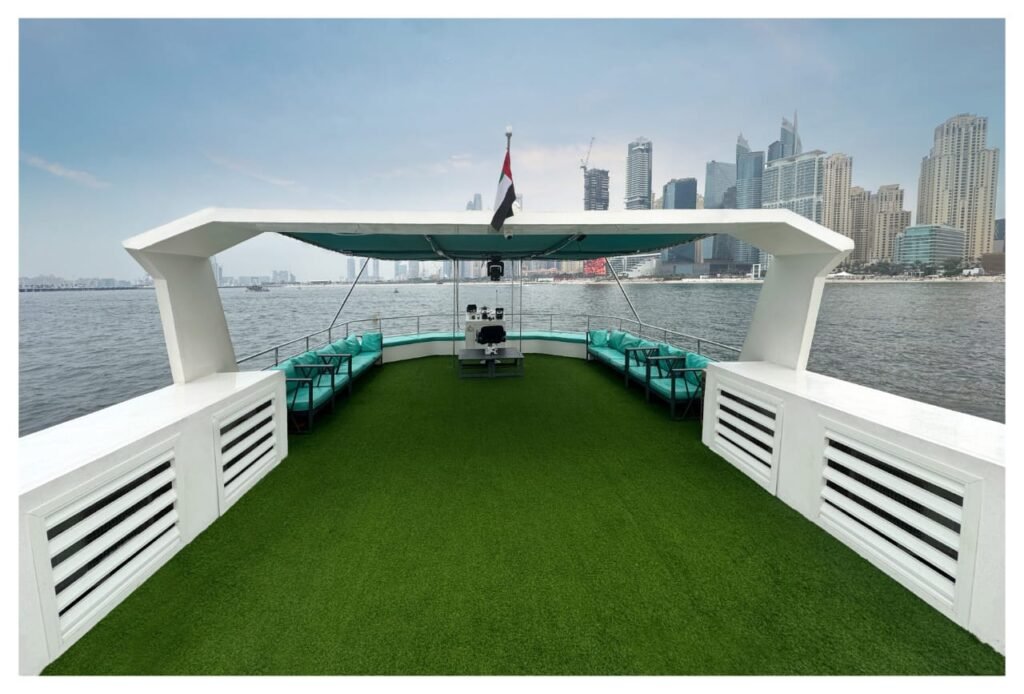 70ft Houseboat image 3