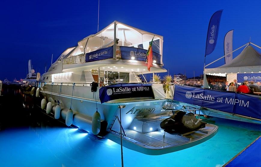 corporate event yacht rental branding setup Dubai