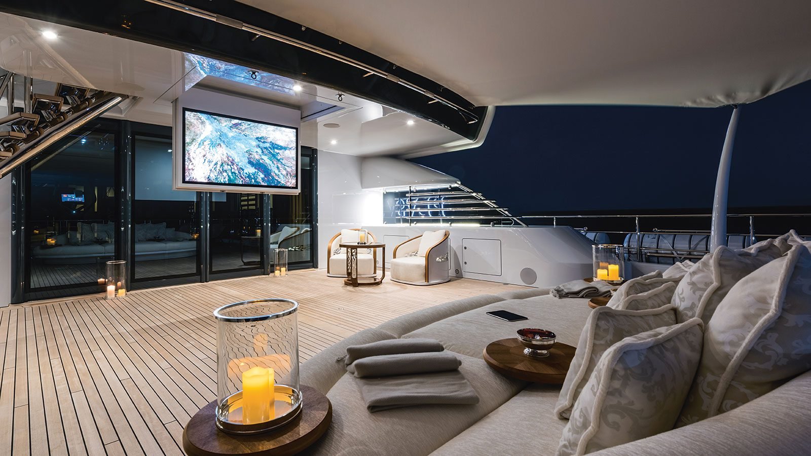 corporate yacht event decoration Dubai