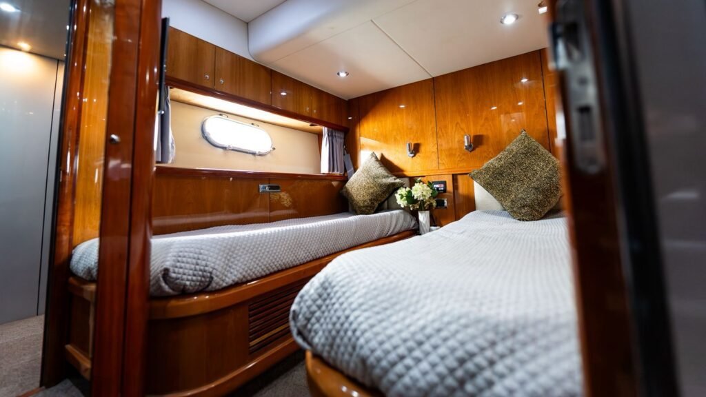 90ft Sunseeker Yacht image 3