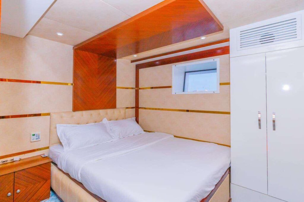 95ft Duretti Yacht image 9